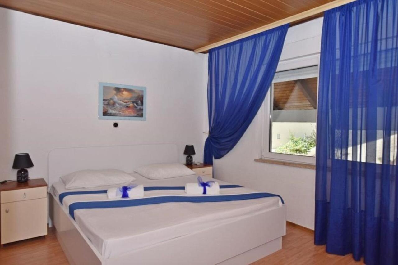 Apartment Rene Omiš Eksteriør bilde