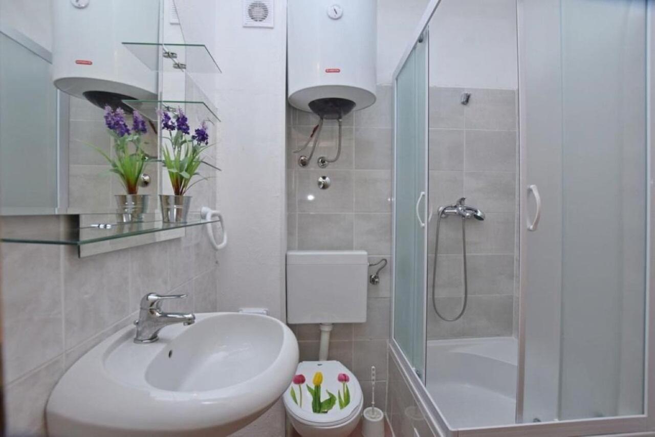 Apartment Rene Omiš Eksteriør bilde