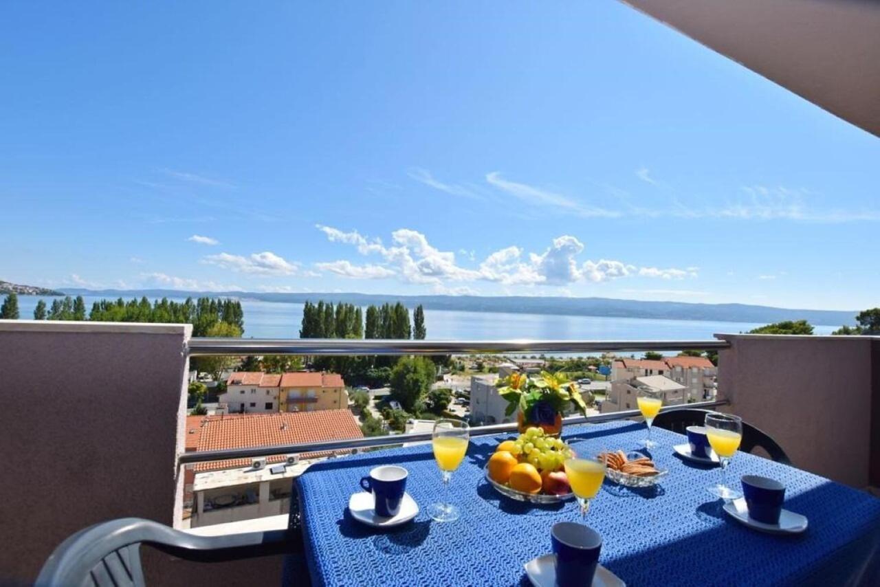Apartment Rene Omiš Eksteriør bilde