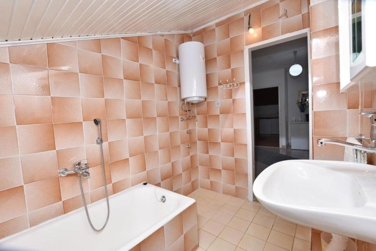 Apartment Rene Omiš Eksteriør bilde